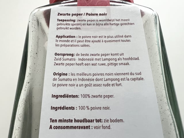 Mention de la DDM sur une étiquette de poivre noir&nbsp;: Ten minste houdbaar tot zie bodem