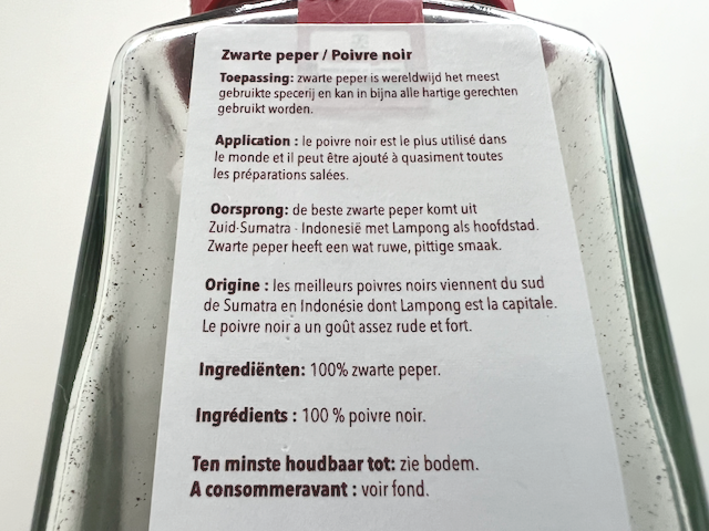 Mention de la DDM sur une étiquette de poivre noir&nbsp;: Ten minste houdbaar tot zie bodem